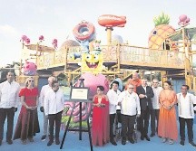 Una meta cumplida. Integrantes de Grupo Lomas, Grupo Karisma y ejecutivos de Paramount, así como el gobernador de Quintana Roo, presentes en el acto de apertura del hotel, que se celebró en Aqua Nick. EL INFORMADOR/F. González