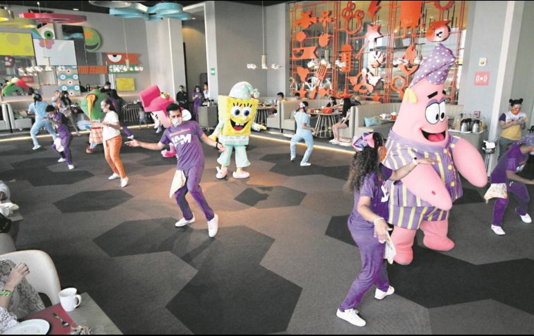 Pijama Jam. Una de las actividades extra que ofrece el hotel es este espectáculo matutino, donde los personajes de Nickelodeon desayunan con los huéspedes. EL INFORMADOR/F. González