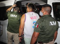Los migrantes aceptaron entregarse y subir a los vehículos del INM sin que se registraran incidentes. EFE / J. Blanco