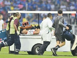 Uno más. El defensa peruano Anderson Santamaría fue el último de los atlistas en retirarse de un juego por afectaciones físicas. Imago7