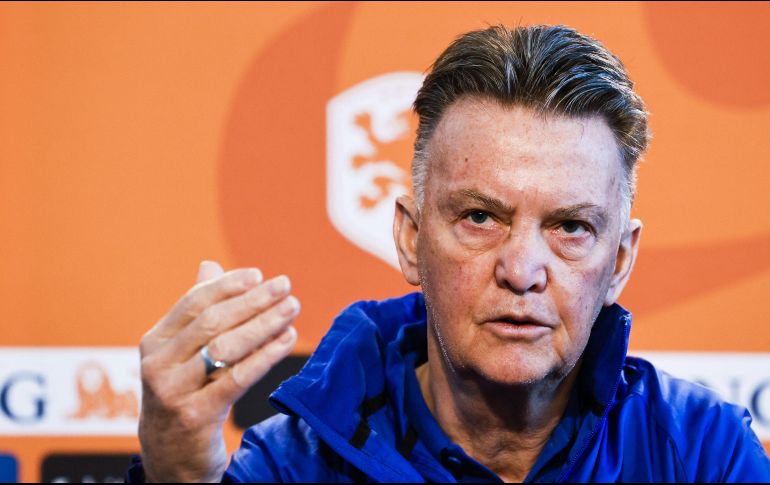 Louis Van Gaal dijo en televisión neerlandesa que los jugadores de la Selección no estaban enterados de su diagnóstico, aunque recibió tratamiento nocturnos durante cuatro concentraciones recientes. AFP / ARCHIVO