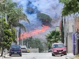 Detallan que el incendio forestal no representa riesgo para las zonas habitacionales. ESPECIAL