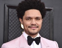 El presentador de televisión sudafricano fue elegido para conducir los Grammy 2022. AP/ Jordan Strauss