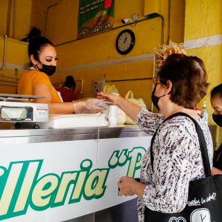 La tortilla sigue su escalada en Guadalajara; llega a 23 pesos