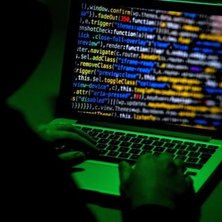 Justin Bieber, Ariana Grande y Kanye West: Grupo criminal hackea a los cantantes (VIDEO)