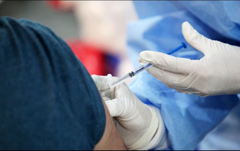 El sistema de citas para vacunarte contra el COVID continuará para los 17 puntos establecidos en la ZMG. EL INFORMADOR / ARCHIVO