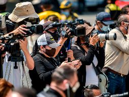 AMLO subrayó que no todos los comunicadores son periodistas famosos que ganan muchísimo dinero. AFP / ARCHIVO