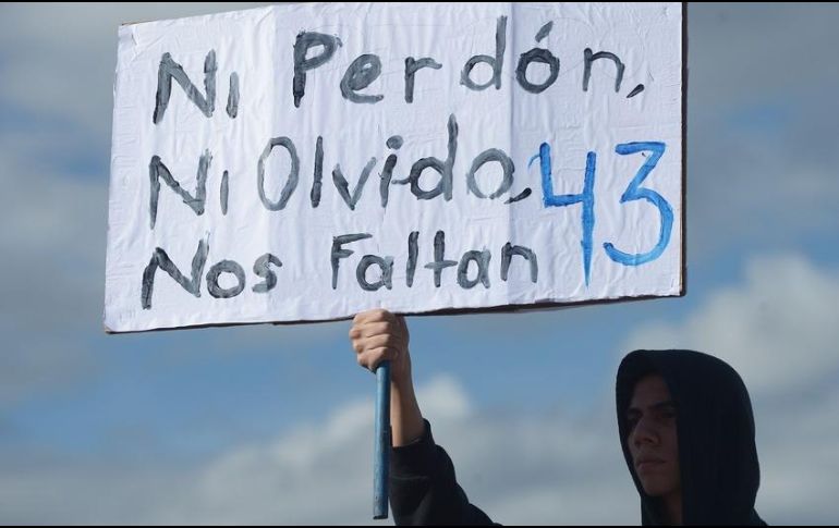 AMLO asegura que la investigación sobre el caso Iguala está abierta, por lo que cumplirá el compromiso de no impunidad. AFP / ARCHIVO