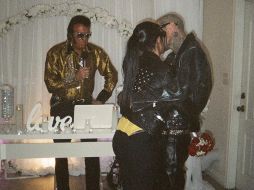 La pareja solicitó a un imitador de Elvis para la ceremonia en Las Vegas. INSTAGRAM/kourtneykardash