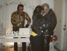 La pareja solicitó a un imitador de Elvis para la ceremonia en Las Vegas. INSTAGRAM/kourtneykardash