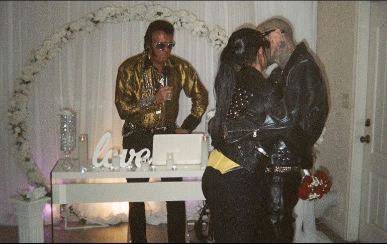 La pareja solicitó a un imitador de Elvis para la ceremonia en Las Vegas. INSTAGRAM/kourtneykardash