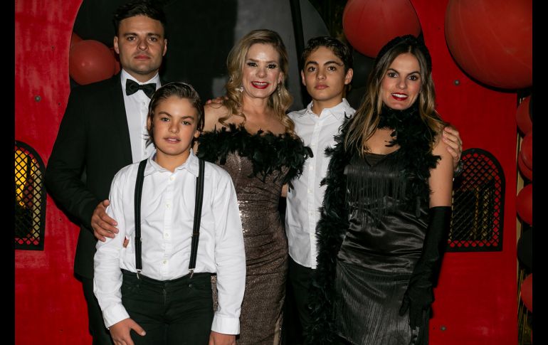 Alfonso Orozco, Sebastián Orozco, Angélica Sánchez, Mateo Orozco y Adriana Escamilla . GENTE BIEN JALISCO/Jorge Soltero