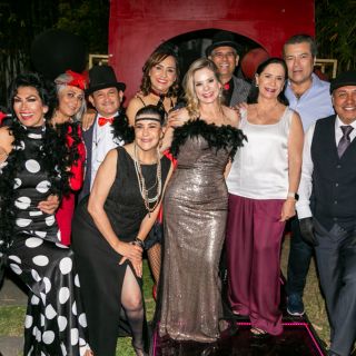 Angie Escamilla celebra su cumpleaños con fiesta de Moulin Rouge