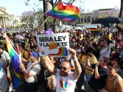 Manifestantes remarcan la importancia de visibilizar la necesidad de aprobar la iniciativa que busca prohibir las terapias de conversión. EL INFORMADOR/A. Camacho