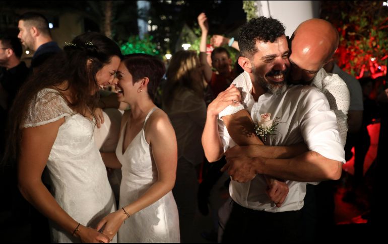 El Congreso de Jalisco aprobó las reformas para determinar que el matrimonio es la unión de dos personas, sin especificar género, por lo que abre la posibilidad legal de que las parejas del mismo sexo puedan tener acceso a este recurso jurídico. AP / ARCHIVO