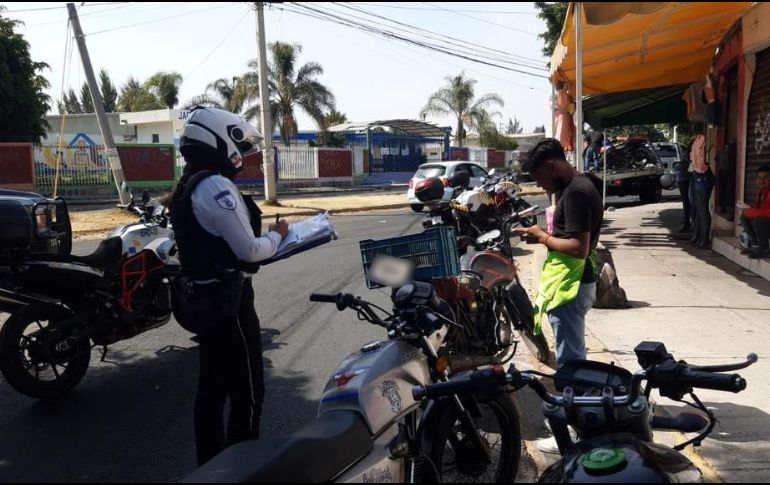 Agentes viales emitieron 80 folios a conductores por faltas a la Ley de Movilidad y Transporte del Estado de Jalisco.. ESPECIAL