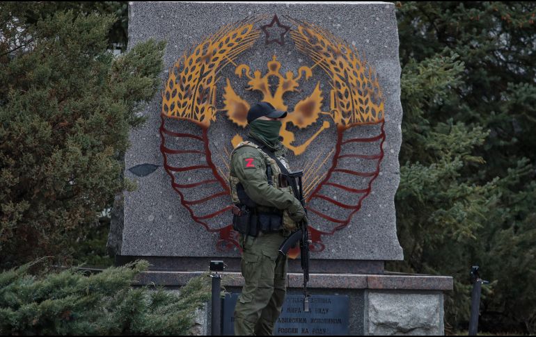 El Presidente de los ferrocarriles había comunicado anteriormente el bombardeo ruso en el paso elevado cerca de la estación Barvinkove. EFE / S. Ilnitsky