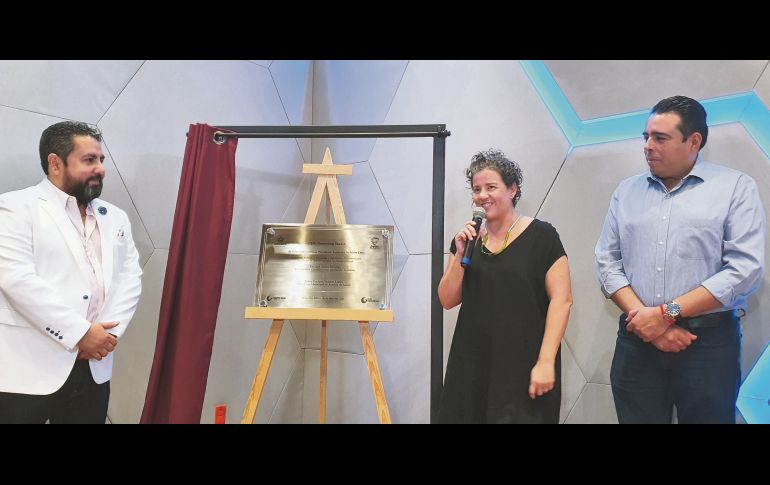 Gamaliel Contreras Huer. presidente y fundador de Punto CHG; Lourdes González, Secretaria de Cultura Jalisco, y Jaime Velasco López, presidente municipal de Acatlán de Juárez. ESPECIAL