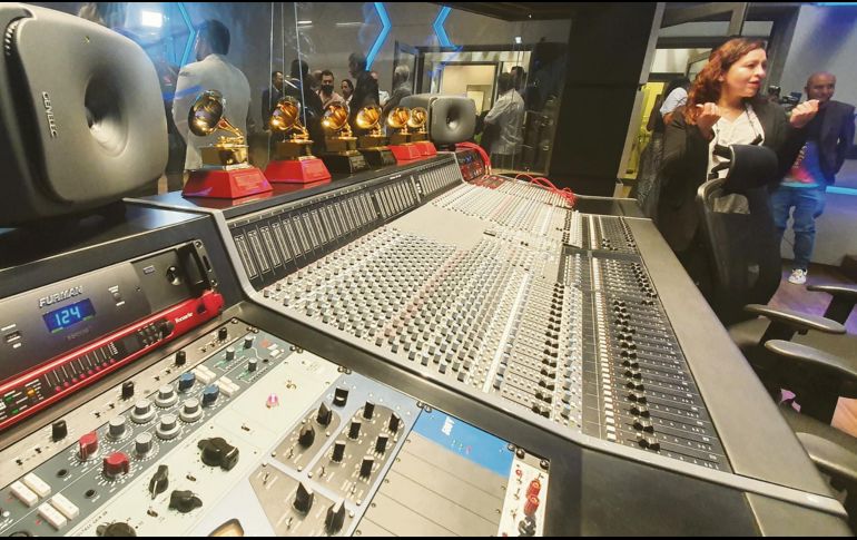 Equipo consola. CHG Recording Studio. ESPECIAL