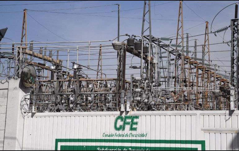 La CFE podrá celebrar contratos de cobertura eléctrica con compromiso de entrega física, por lo que podrá hacer despacho de sus propias centrales, por medio de un programa de generación. SUN/ ARCHVO