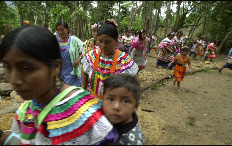 Las mujeres indígenas manifestaron su preocupación por la mala distribución de los programas sociales y los recortes al presupuesto. AP/ARCHIVO