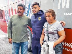 El Rebaño viajó a Toluca en autobús, pero  el transporte rojiblanco tuvo una falla y llegaron más tarde de lo esperado, lo que algunos aficionados aprovecharon. ESPECIAL