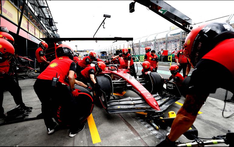 Después del Ferrari de Leclerc estarán los Red Bull de Verstappen y Checo Pérez. AFP/C. Chronis