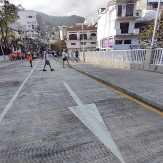 Reabren el puente vehicular del río Cuale en Puerto Vallarta