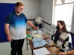 Hoy las casillas para los votantes franceses ubicadas en la Alianza Francesa de la calle Manuel López Cotilla número 1199 se cierran a las 19:00 horas. ESPECIAL