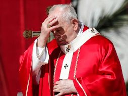 El Papa Francisco en su homilía del  Domingo de Ramos que supuso la vuelta de los fieles a la plaza de San Pedro tras la pandemia del COVID. EFE / G. Lami