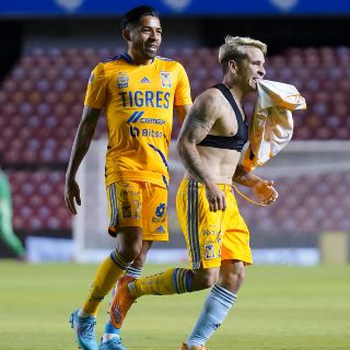 ¡Y con nueve! Tigres vence a Gallos a pesar de expulsiones