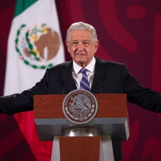 AMLO pide a legisladores priistas que "se rebelen" y apoyen su reforma eléctrica