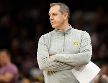 Frank Vogel, de 48 años, que llevó a los Lakers al campeonato de la NBA en 2020, deja el equipo tras tres temporadas. AFP / ARCHIVO