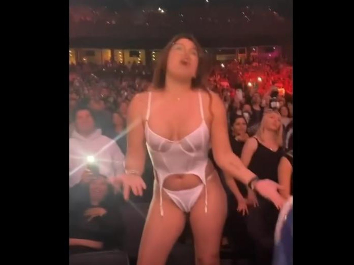 Viral: ¡Mucha ropa! Mujer se desnuda en concierto de Ricardo Arjona | El  Informador