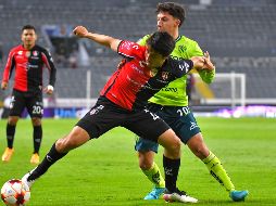 Javier Abella señala: 