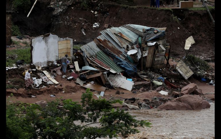 Más de dos mil casas y cuatro mil viviendas informales han sido dañadas por las lluvias torrenciales. EFE