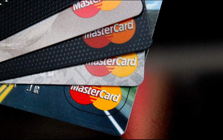El uso de la tarjeta de crédito puede ser un arma de dos filos. AP / ARCHIVO