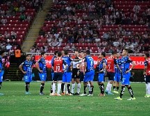 En dos ocasiones detuvo el partido el árbitro y para la tercera decidió dar por terminado el encuentro. IMAGO7