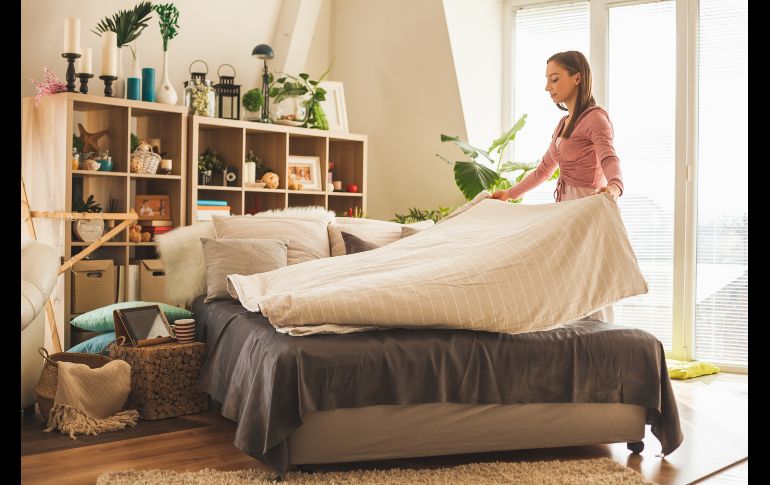Cuando buscamos una mayor sensación de frescura en nuestra cama, las sábanas de tejidos de fibras naturales como el algodón y el lino son la mejor opción. ISTOCK GETTY IMAGES/Slobodan Vasic