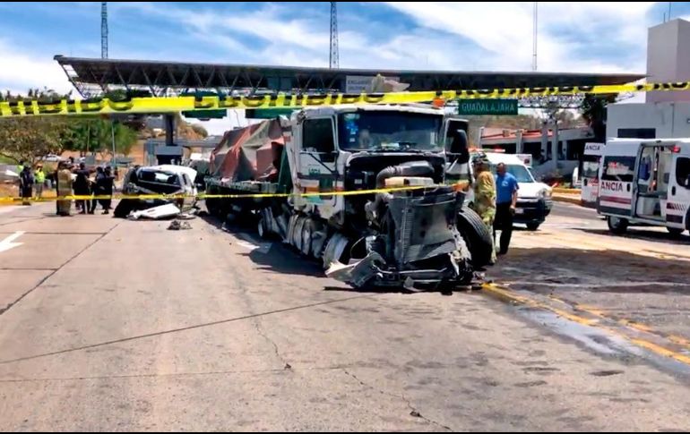Tráiler embiste caseta en autopista Guadalajara-Tepic; hay un niño muerto y varios heridos (VIDEO Y FOTOS)