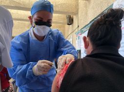 Se aplica la vacuna AstraZeneca en la Zona Metropolitana de Guadalajara, así como en Puerto Vallarta y el resto en otros municipios a los derechohabientes y la población en general. CORTESÍA /  IMSS JALISCO