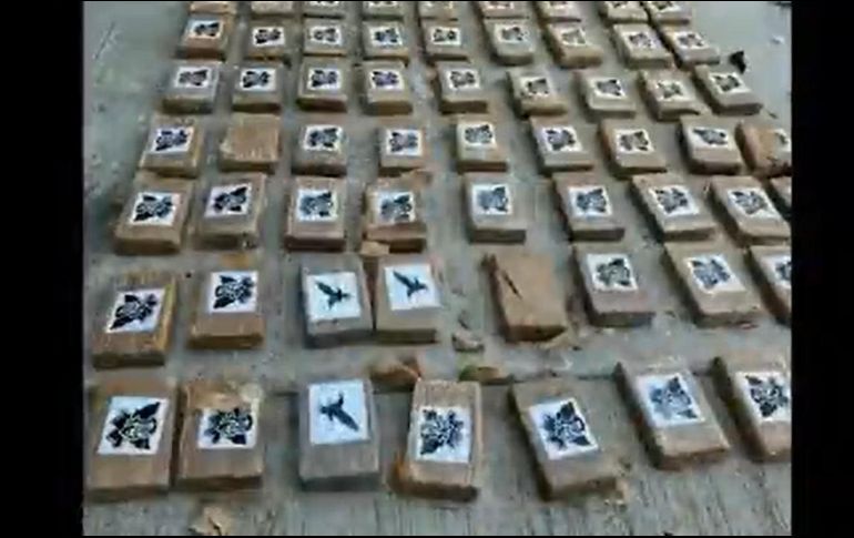Autoridades aseguraron mil 220 kilogramos de presunta cocaína frente a las costas de Jalisco. ESPECIAL