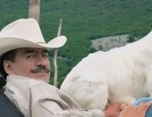 Joan Sebastián nació un 8 de abril y murió en 2015 a causa del cáncer.