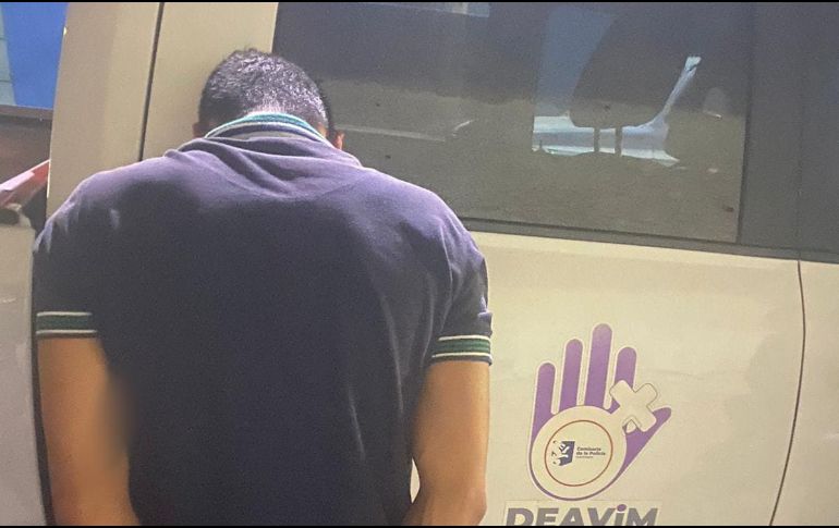 El detenido dijo llamarse Jesús Miguel “N”, de 25 años y fue llevado ante el Ministerio Público. ESPECIAL /