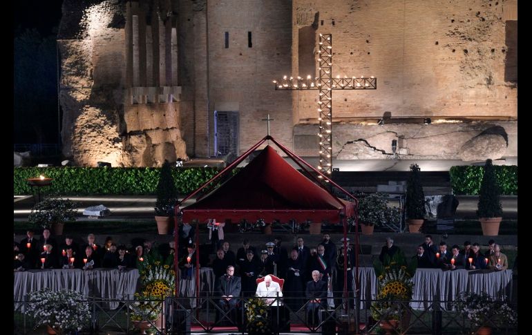 Luego de dos años aplazada por la pandemia de COVID, vuelve la tradicional celebración del Vía Crucis a Roma. EFE/C. Peri