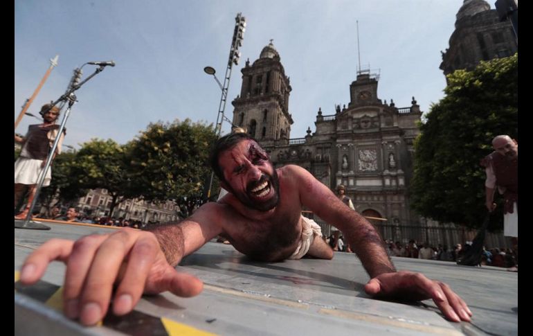 Luego de casi dos horas de representación, Jesús fue crucificado a los pies de la Catedral Metropolitana. SUN/E. Álvarez