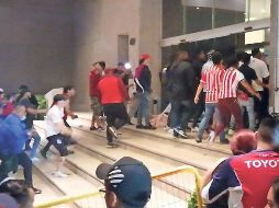 Un grupo de aficionados rojiblancos realizaron destrozos en el hotel donde Chivas se concentra previo al juego contra Cruz Azul. SUN/O. Torres