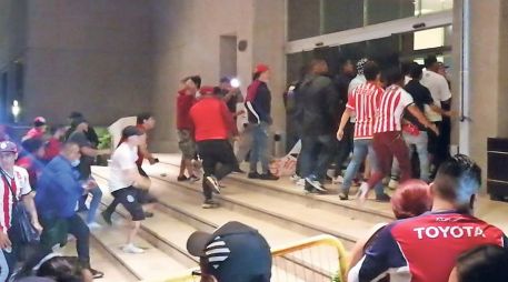 Un grupo de aficionados rojiblancos realizaron destrozos en el hotel donde Chivas se concentra previo al juego contra Cruz Azul. SUN/O. Torres