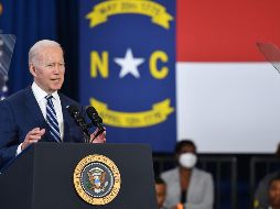 A pesar de los buenos números en empleo, el gobierno de Biden lidia con una inflación históricamente alta. AFP/M. Ngan