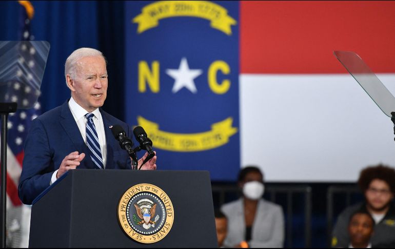 A pesar de los buenos números en empleo, el gobierno de Biden lidia con una inflación históricamente alta. AFP/M. Ngan